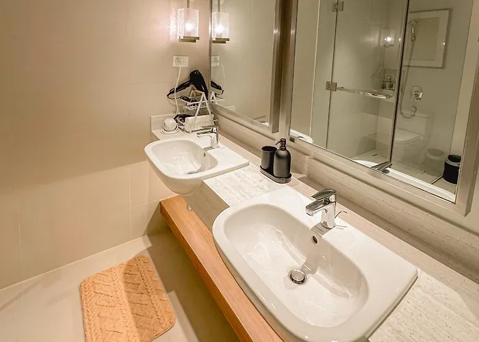 Rockwell View Twin With Free Wifi Pool & Gym Apartment